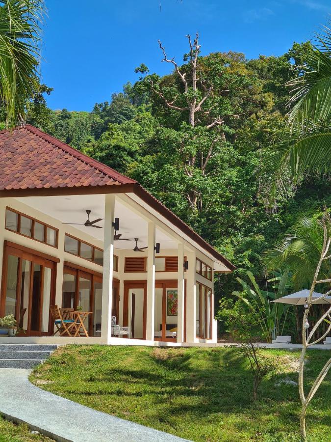 Villa Meranti - Spacious Private Pool Villa Пантай-Сенанг Экстерьер фото