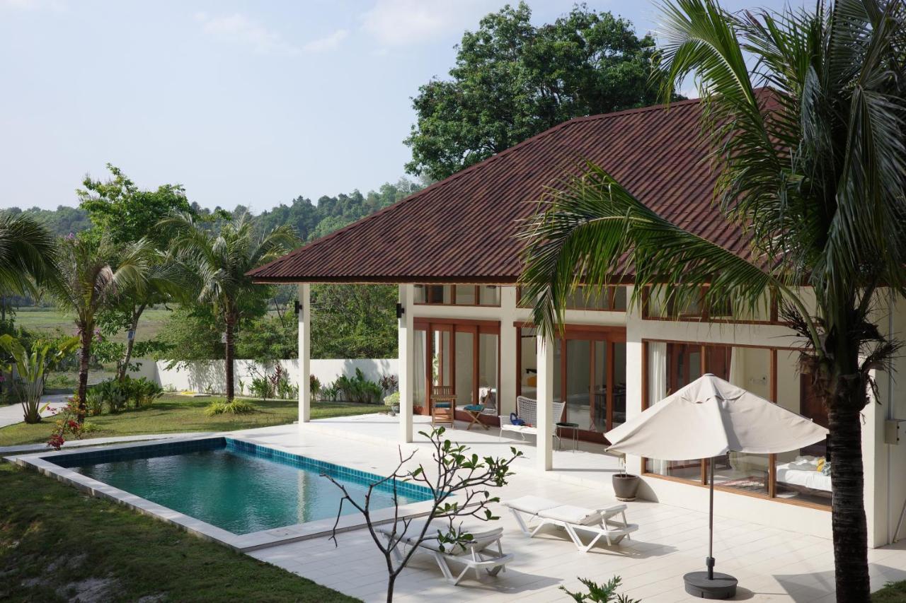 Villa Meranti - Spacious Private Pool Villa Пантай-Сенанг Экстерьер фото